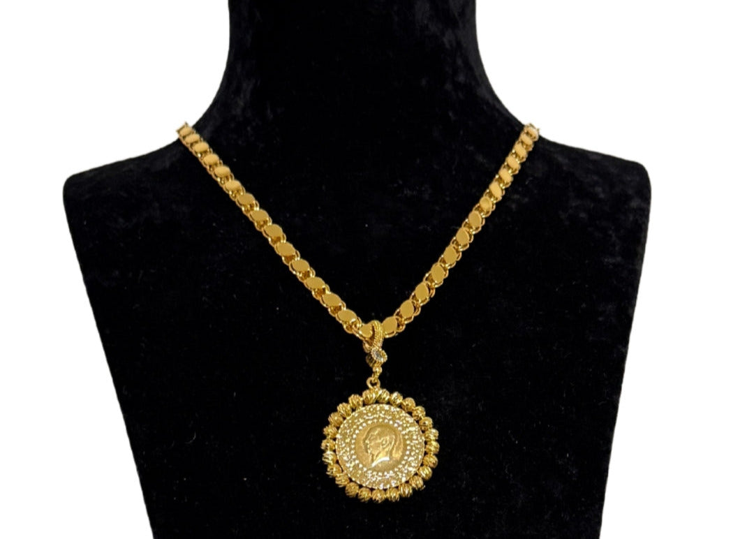 Dorika mit Halbe Gold Münze Pullu Kette 22 k vergoldet