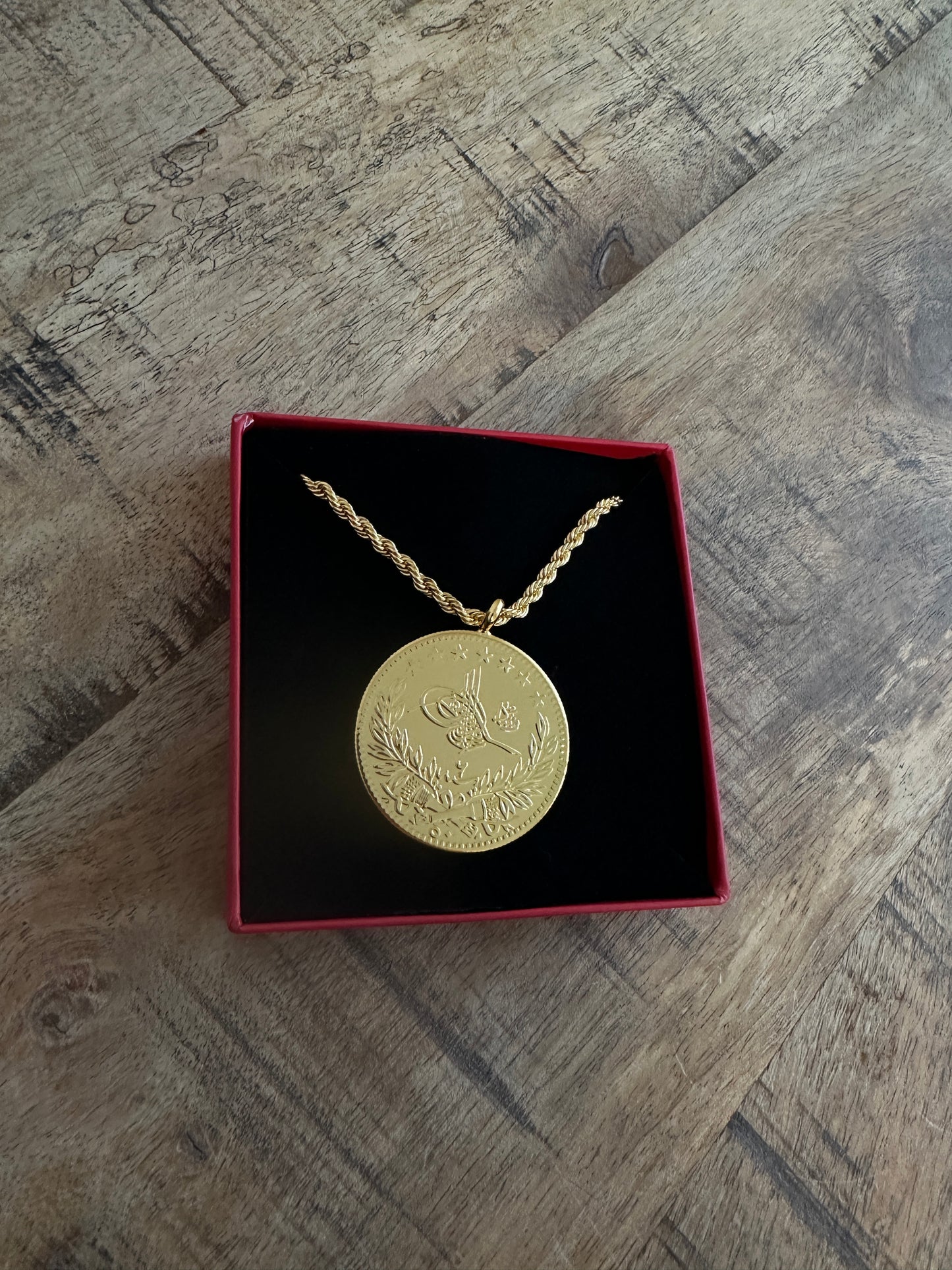 5i bir yerde Große Resat mit 60 cm Kette