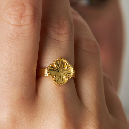 Glänzender Kleeblatt Ring / 925 SILBER