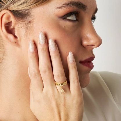 Gebogener Ring mit Steinbuchstaben / 925 SILBER