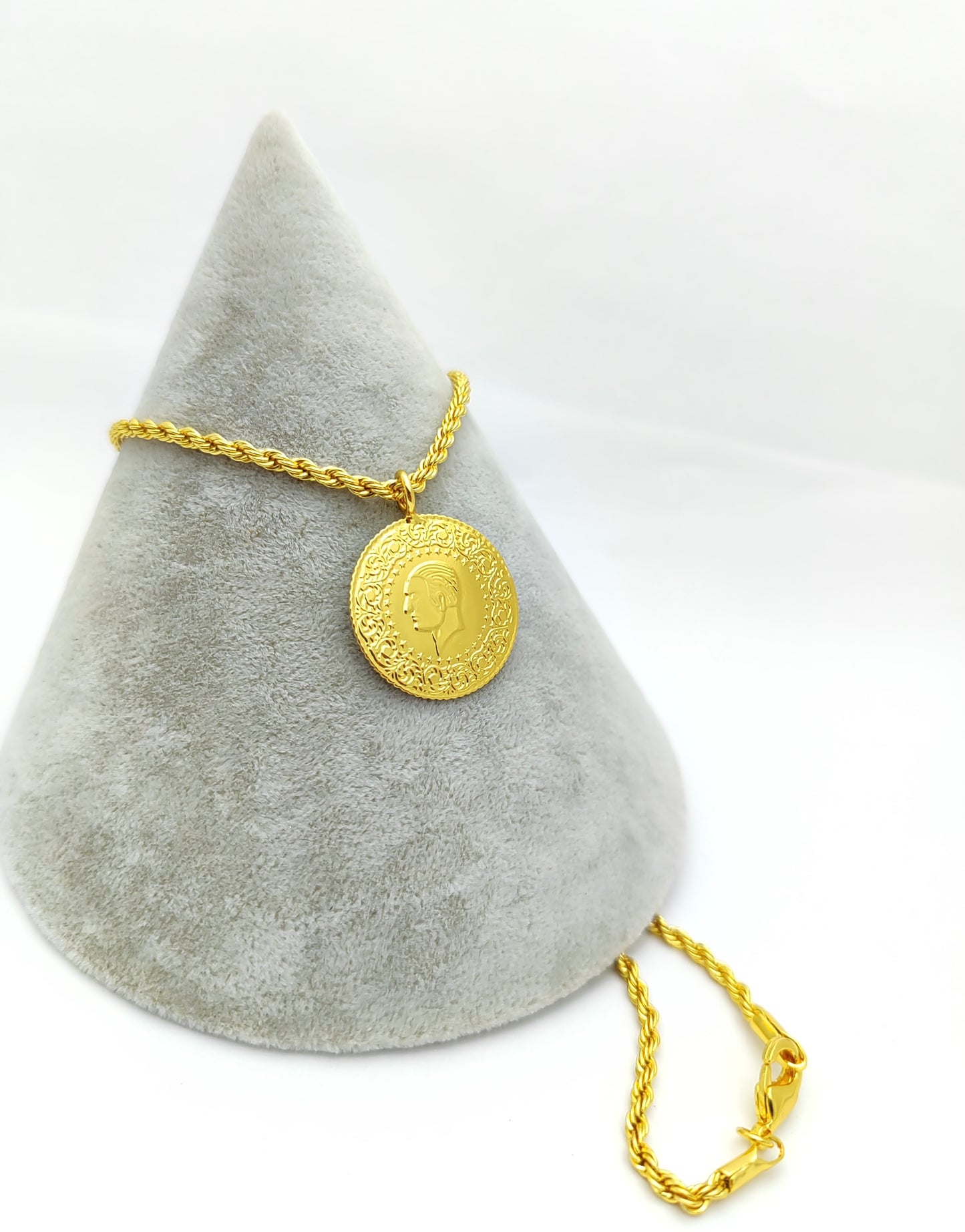 Yarim mit Kette 22 k vergoldet