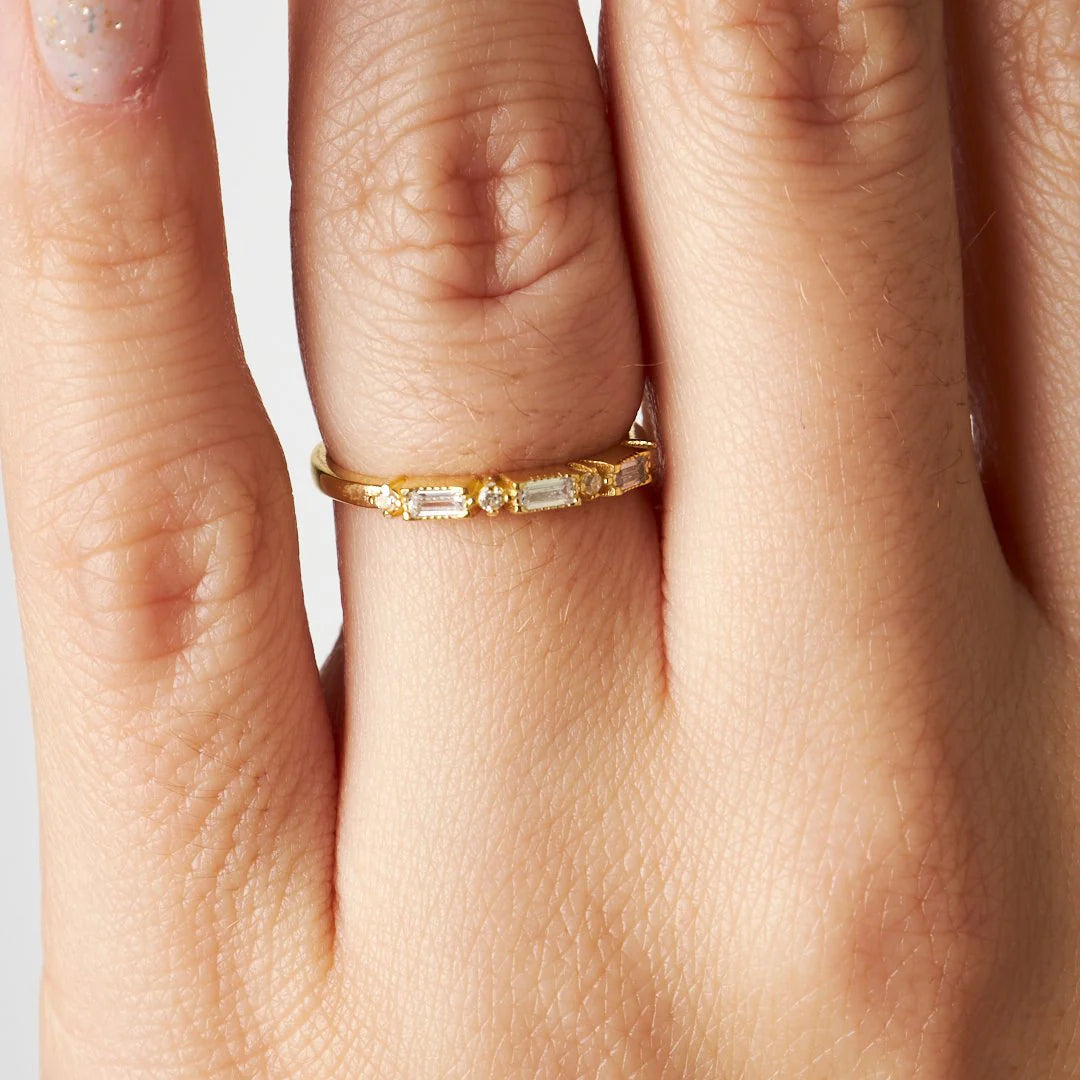 Ring mit gepunktetem Baguette Stein / 925 SILBER